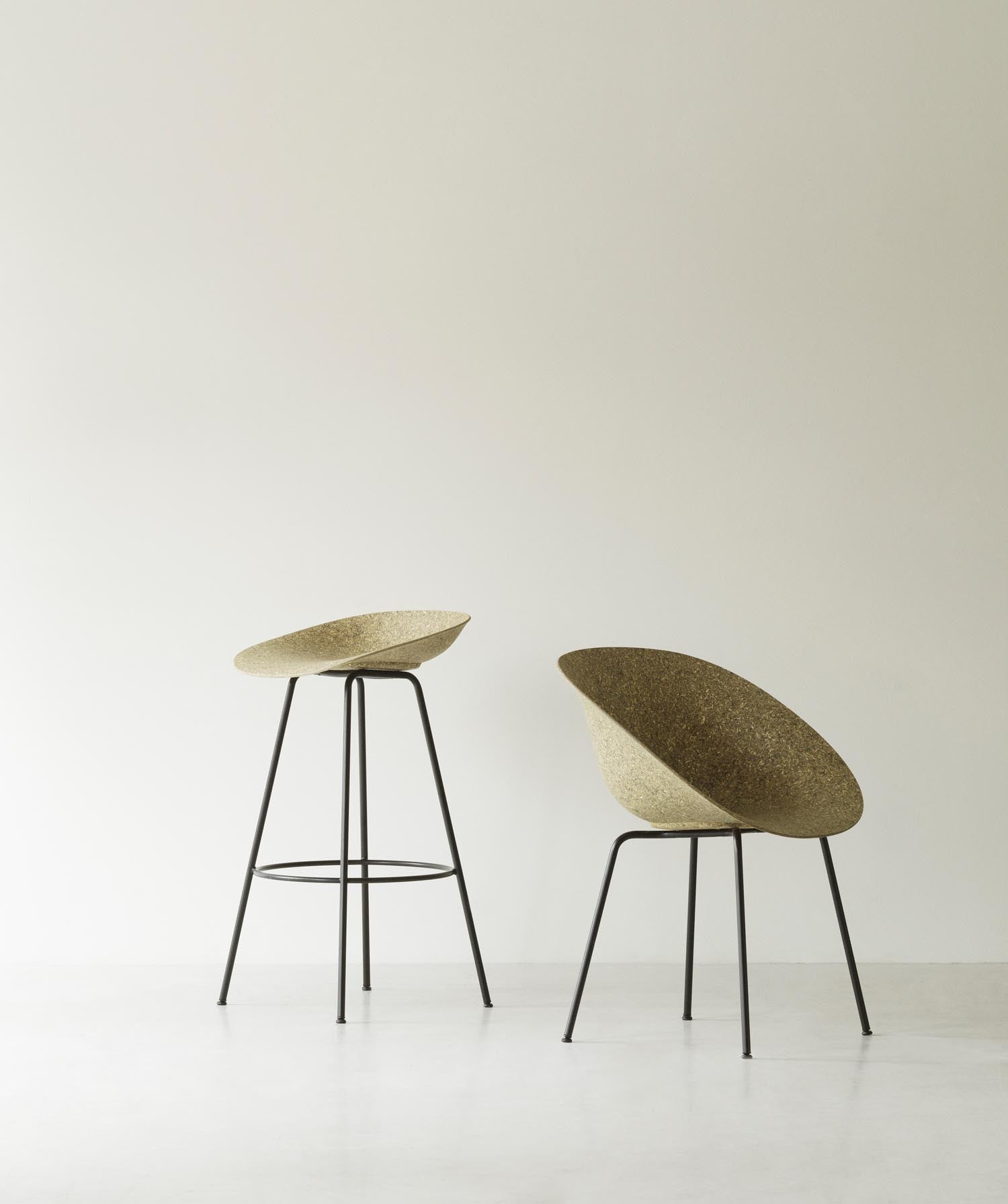 Mat Barstuhl 65 cm schwarzes Stahl Hanf in  präsentiert im Onlineshop von KAQTU Design AG. Barstuhl ist von Normann Copenhagen