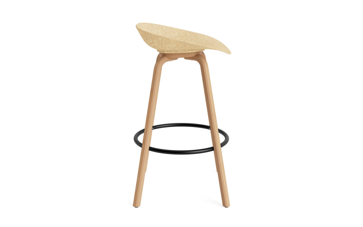 Mat Barstuhl 75 cm Buchenholz/schwarz in Hanffasern präsentiert im Onlineshop von KAQTU Design AG. Barstuhl ist von Normann Copenhagen