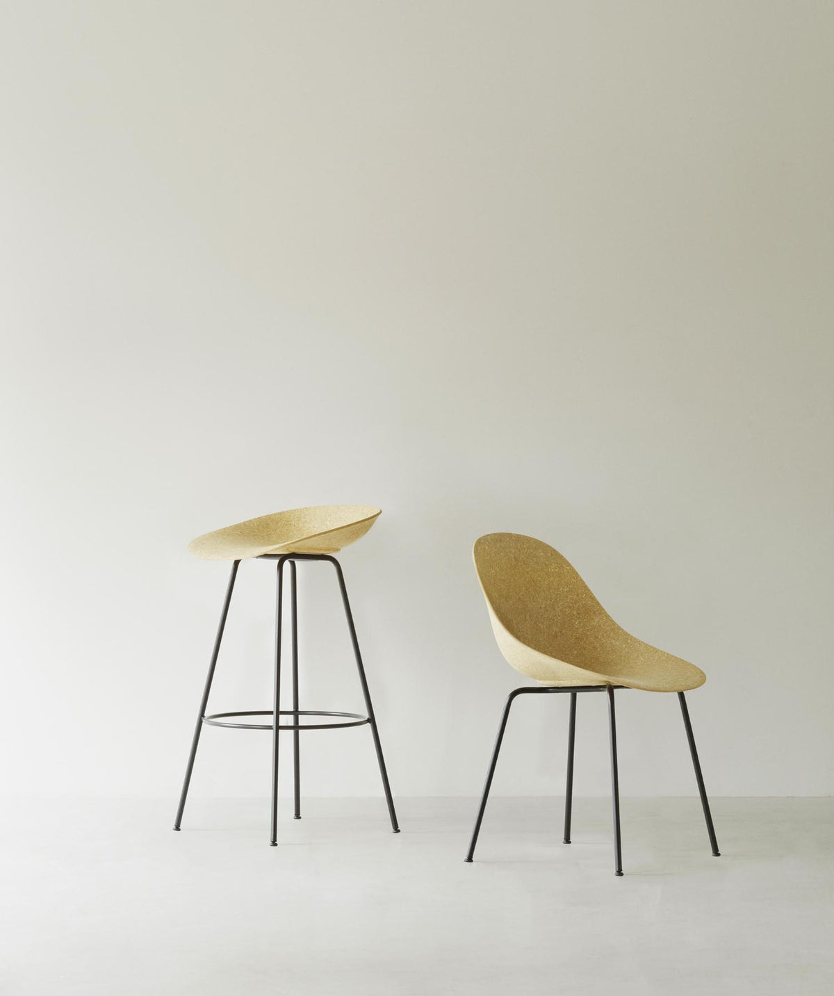 Mat Barstuhl 75 cm Creme stahl Hanf in Hanf präsentiert im Onlineshop von KAQTU Design AG. Barstuhl ist von Normann Copenhagen