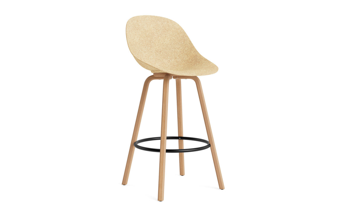 Mat Barstuhl 75 cm Buchenholz/schwarz in Hanffasern präsentiert im Onlineshop von KAQTU Design AG. Barstuhl ist von Normann Copenhagen