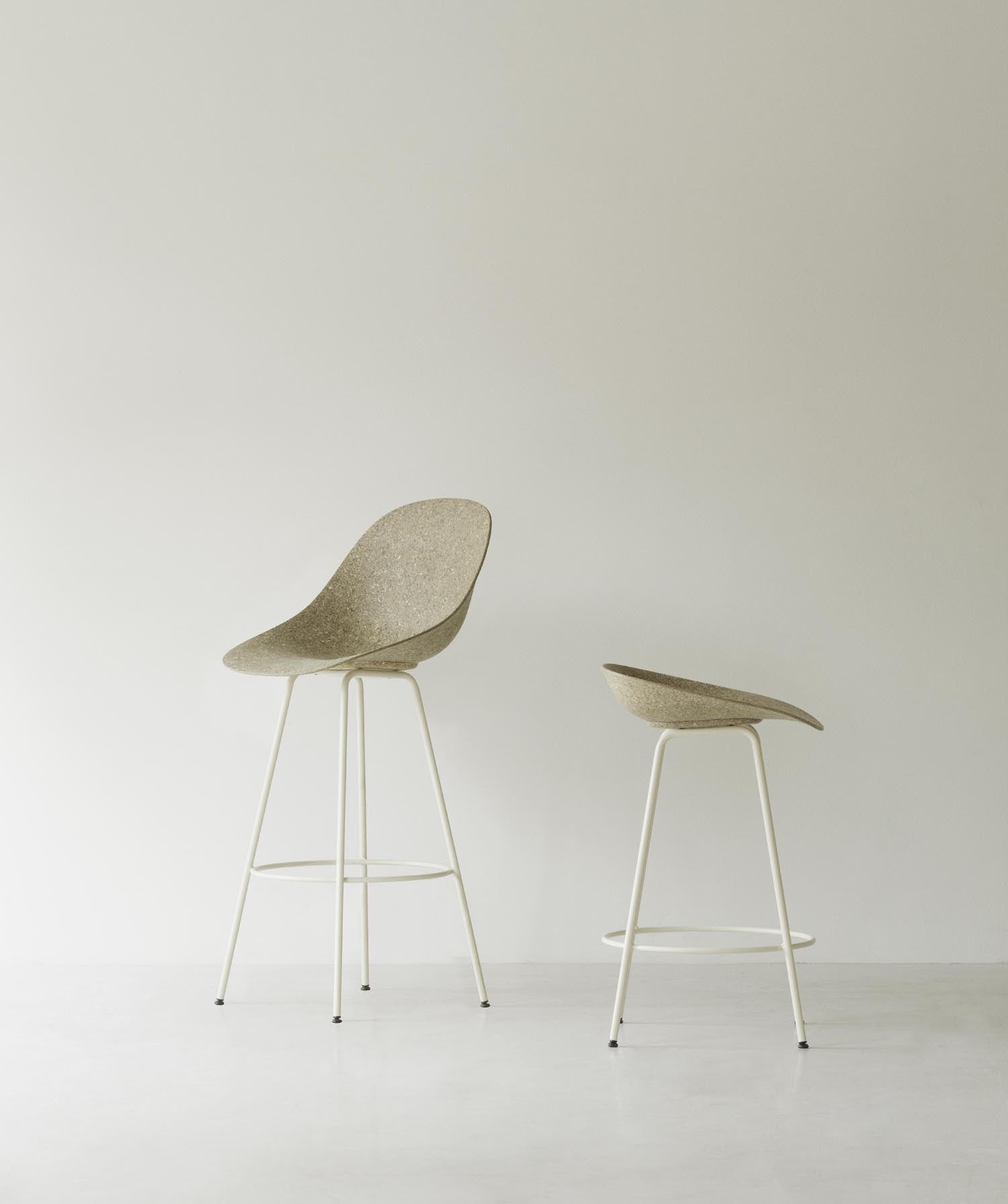 Mat Barstuhl 75 cm Creme stahl Hanf in  präsentiert im Onlineshop von KAQTU Design AG. Barstuhl ist von Normann Copenhagen