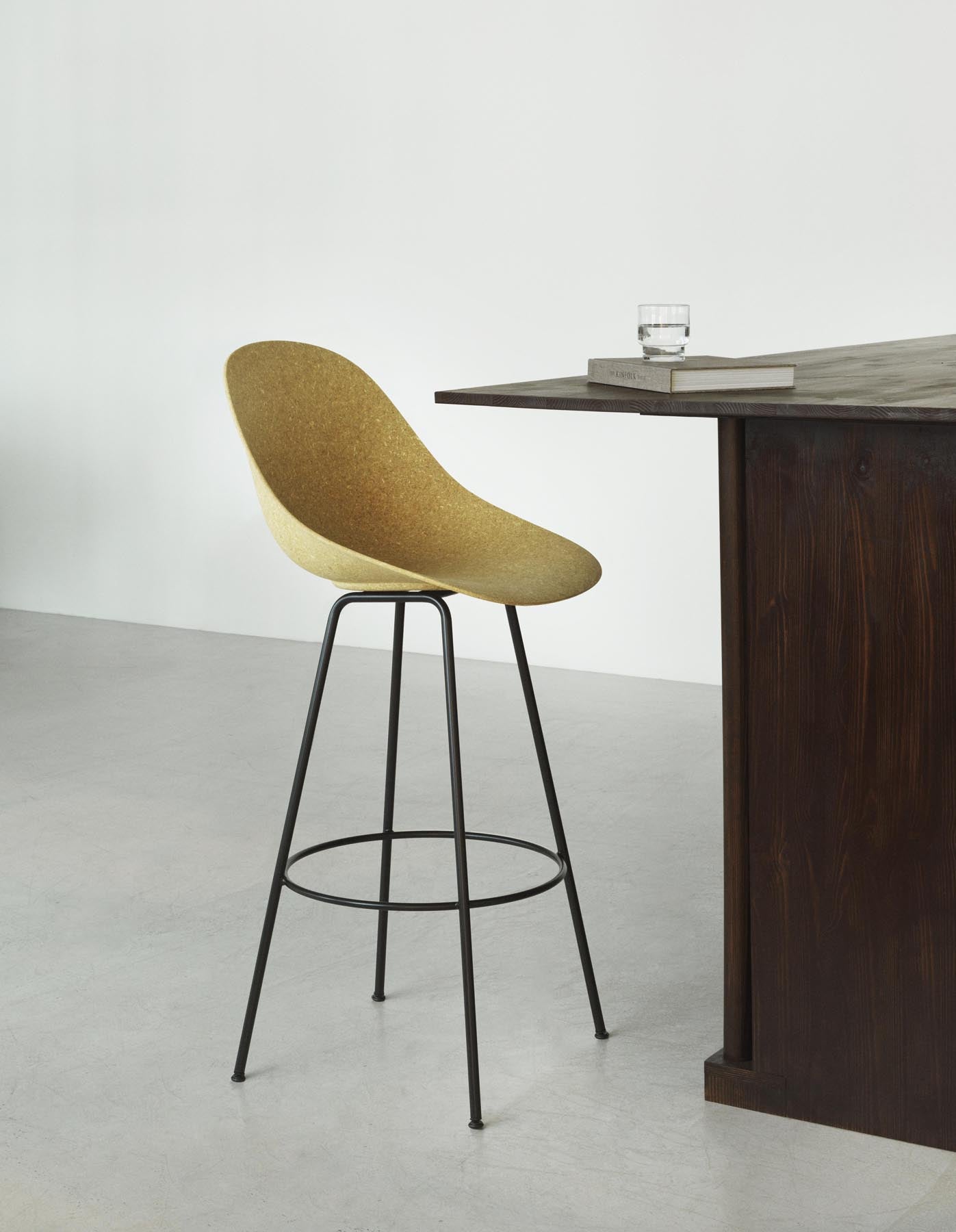 Mat Barstuhl 75 cm Creme stahl Hanf in  präsentiert im Onlineshop von KAQTU Design AG. Barstuhl ist von Normann Copenhagen