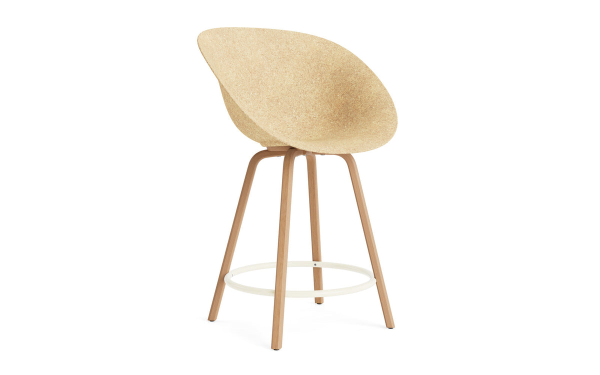 Mat Barstuhl mit Armlehne 65 cm Buchenholz/creme in Hanffasern präsentiert im Onlineshop von KAQTU Design AG. Barstuhl ist von Normann Copenhagen