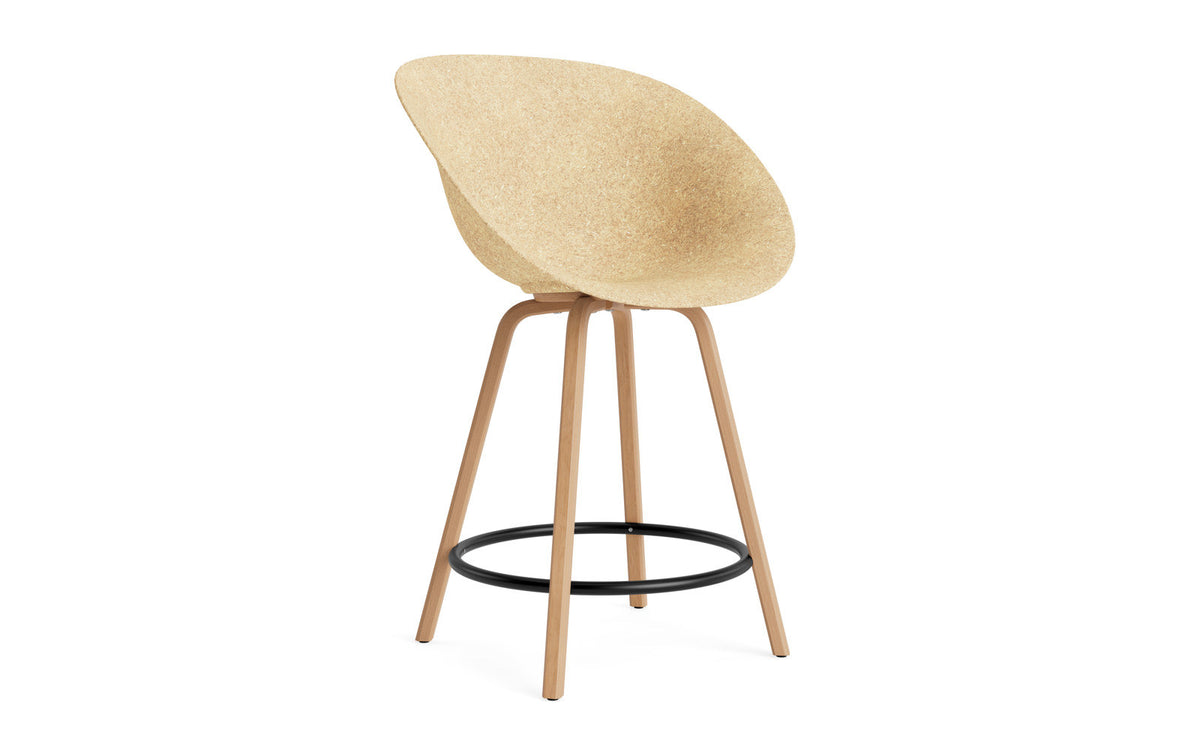 Mat Barstuhl mit Armlehne 65 cm Buchenholz/schwarz in Hanffasern präsentiert im Onlineshop von KAQTU Design AG. Barstuhl ist von Normann Copenhagen