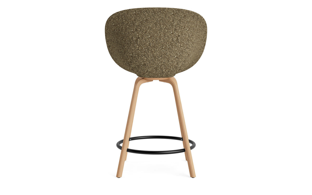 Mat Barstuhl mit Armlehne 65 cm Buchenholz/schwarz in Seegras präsentiert im Onlineshop von KAQTU Design AG. Barstuhl ist von Normann Copenhagen