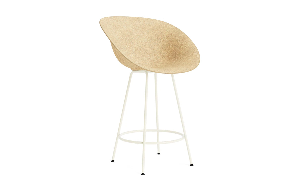 Mat Barstuhl mit Armlehne 65 cm Creme stahl Hanf in Hanf präsentiert im Onlineshop von KAQTU Design AG. Barstuhl ist von Normann Copenhagen