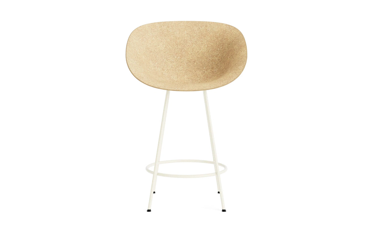 Mat Barstuhl mit Armlehne 65 cm Creme stahl Hanf in Hanf präsentiert im Onlineshop von KAQTU Design AG. Barstuhl ist von Normann Copenhagen
