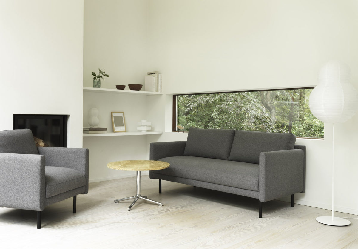 Runder Couchtisch Lunar mit Tischplatte aus schwarz Eiche und Beinen aus schwarz lackiertem Aluminium, Durchmesser 70 cm, Höhe 40 cm.