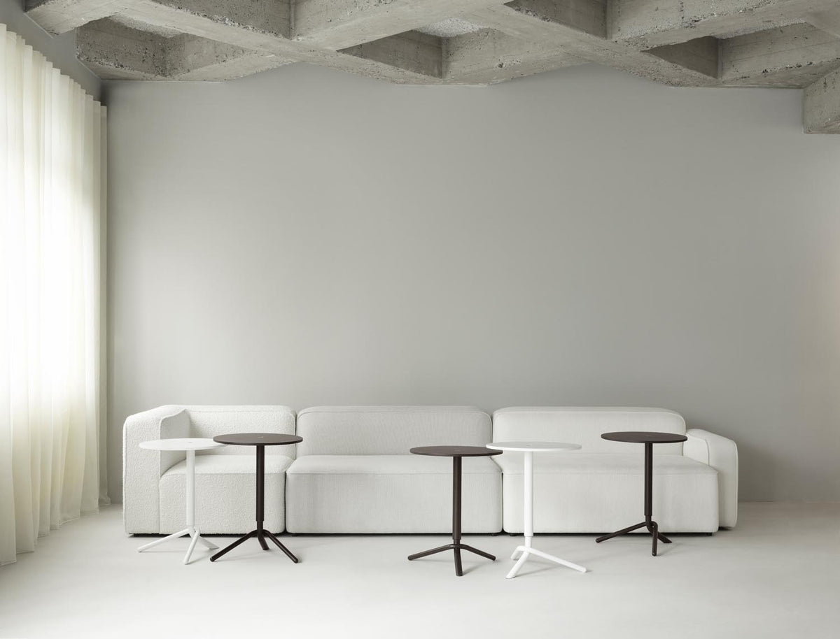 Lift Side Table in Black präsentiert im Onlineshop von KAQTU Design AG. Beistelltisch ist von Normann Copenhagen