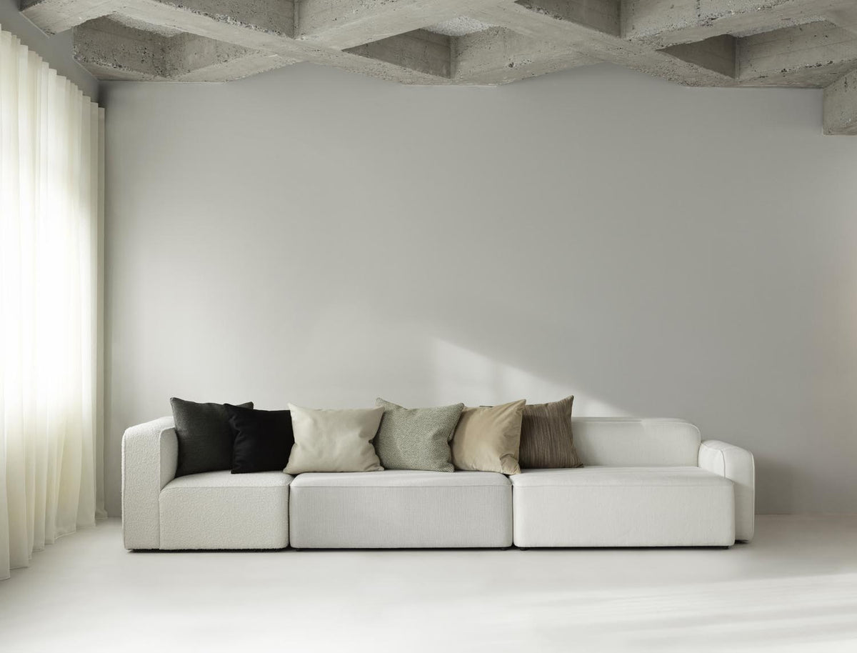 Re Kissen in Naturtöne präsentiert im Onlineshop von KAQTU Design AG. Deko Kissen ist von Normann Copenhagen