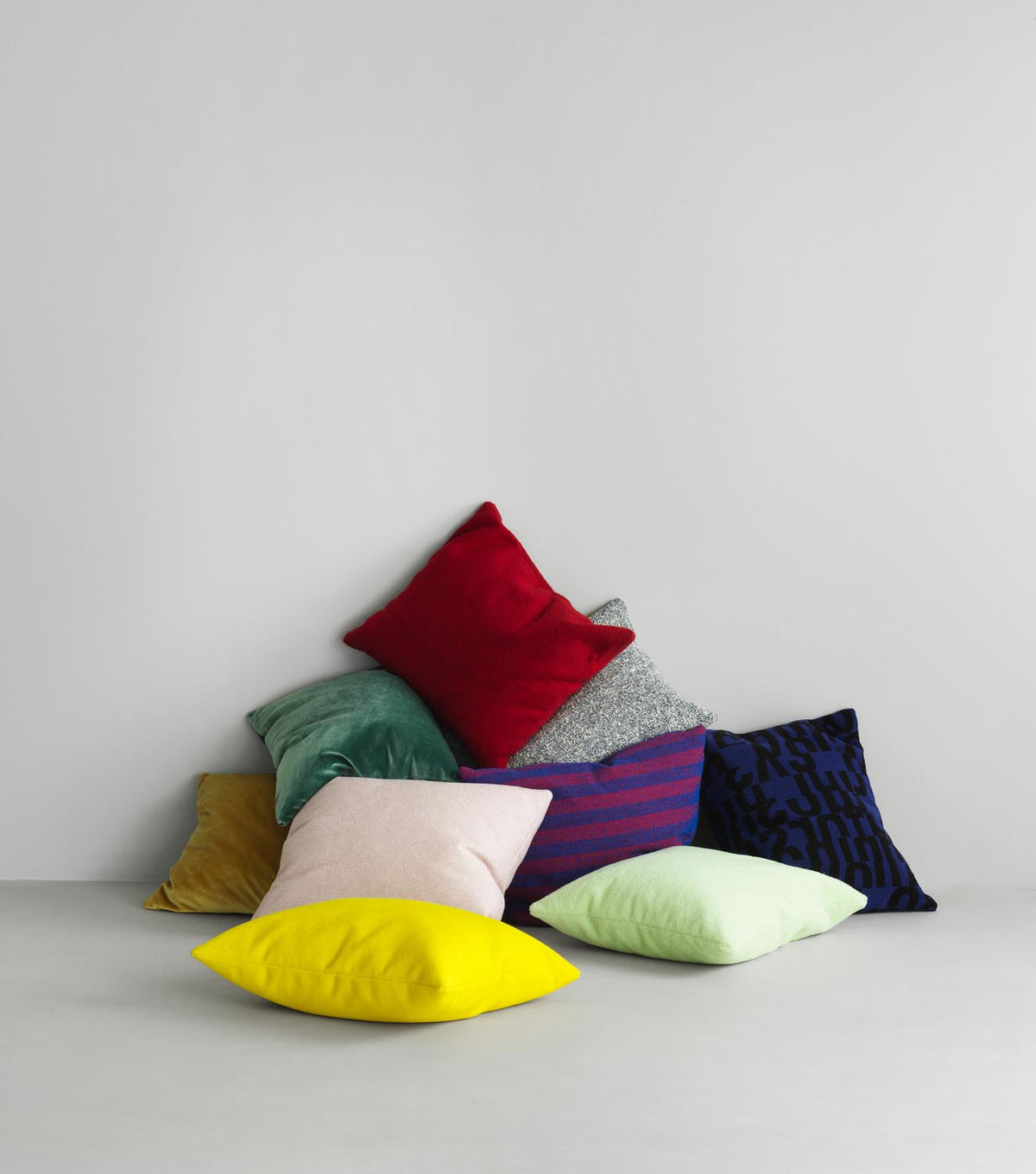 Re Kissen in Multi Mix präsentiert im Onlineshop von KAQTU Design AG. Deko Kissen ist von Normann Copenhagen