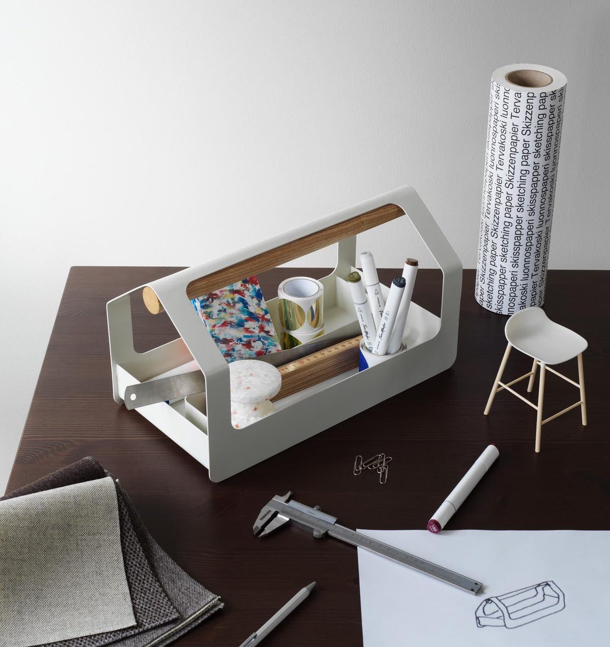 Haus Toolbox in Black präsentiert im Onlineshop von KAQTU Design AG. Büromaterial ist von Normann Copenhagen
