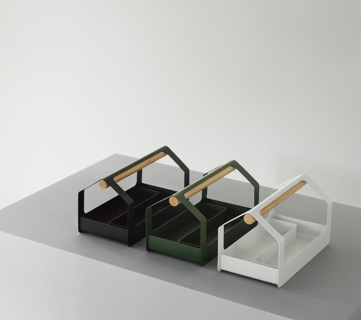 Haus Toolbox in Light Grey präsentiert im Onlineshop von KAQTU Design AG. Büromaterial ist von Normann Copenhagen
