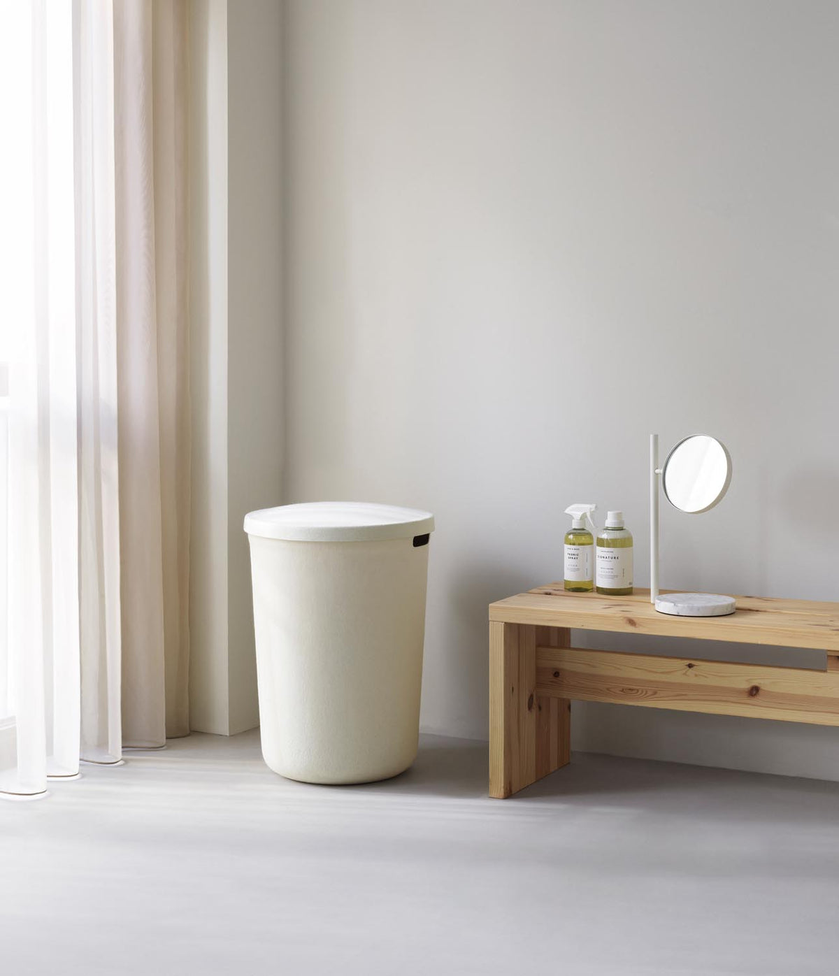 Hide Laundry Basket in Cream präsentiert im Onlineshop von KAQTU Design AG. Wäschekorb ist von Normann Copenhagen