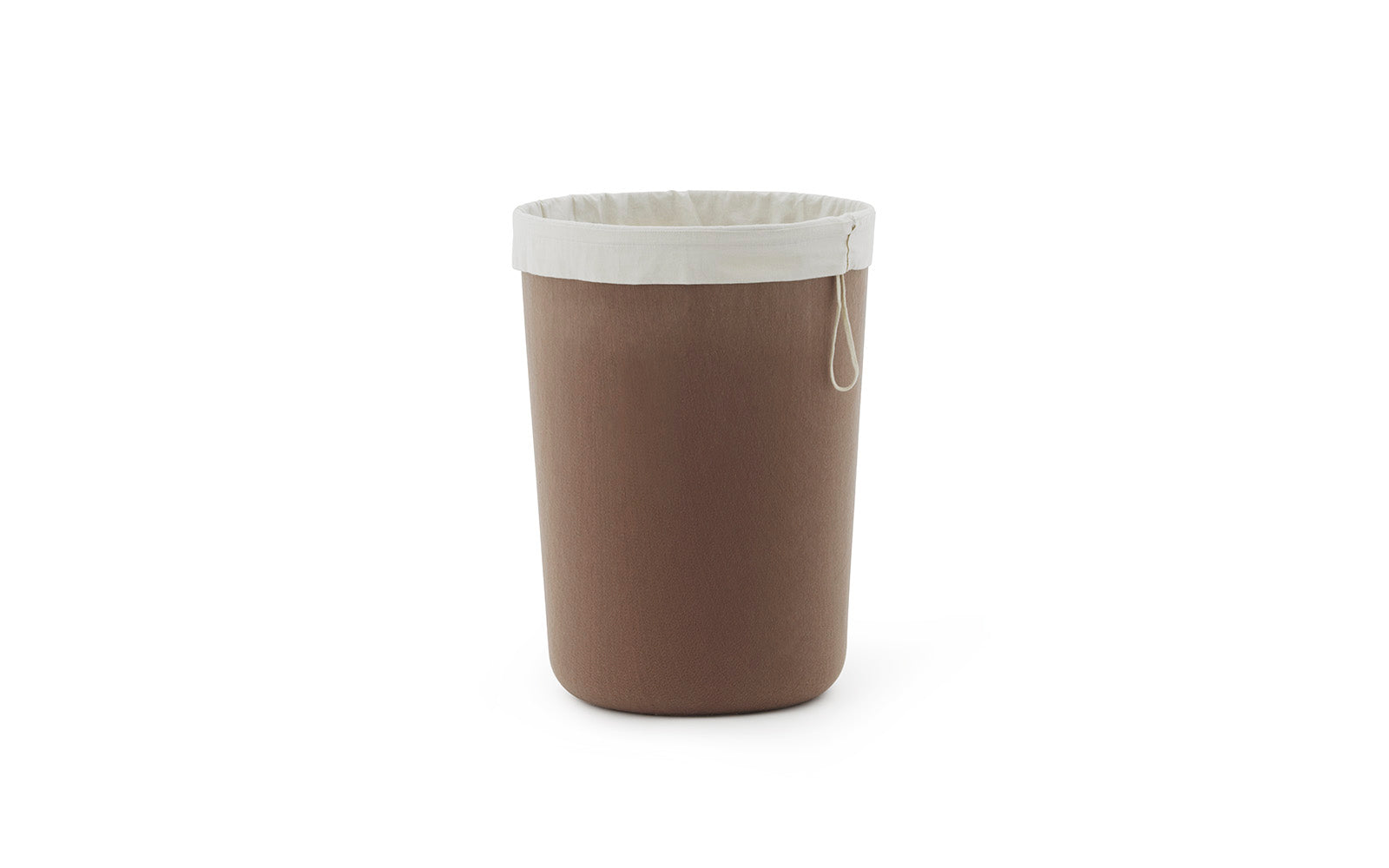 Entdecken Sie den Hide Laundry Basket von Normann Copenhagen – stilvoller Wäschekorb aus recyceltem PET-Filz für nachhaltige Aufbewahrung.