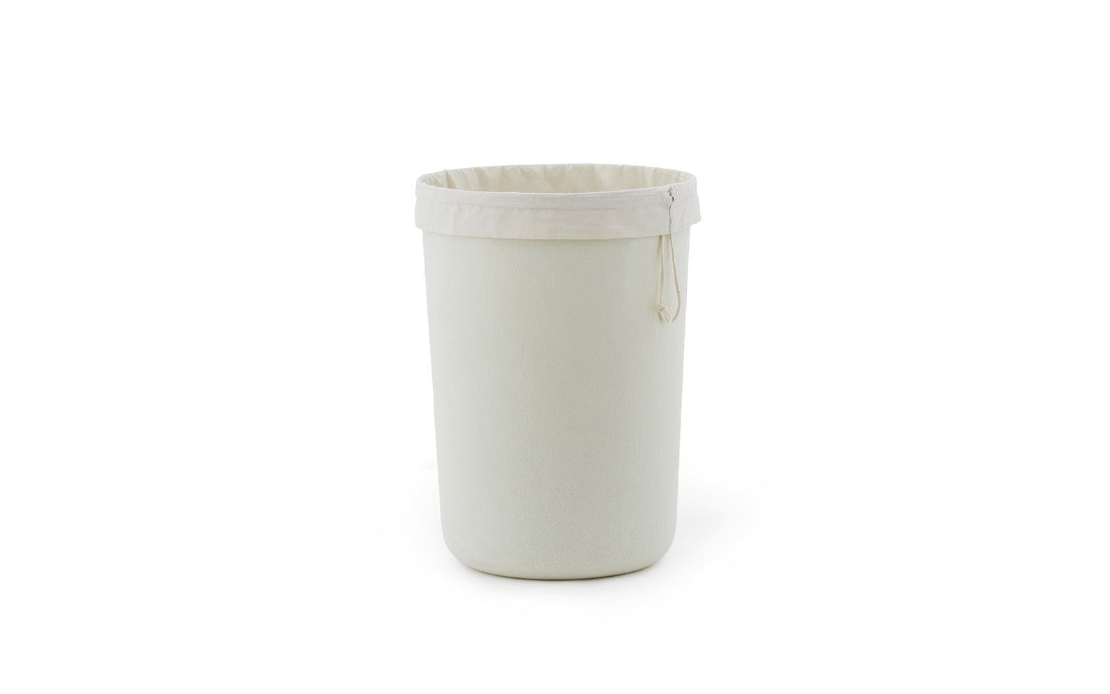 Erleben Sie den Hide Laundry Basket von Normann Copenhagen – ein eleganter Wäschekorb aus umweltfreundlichem PET-Filz, der modernes Design und Nachhaltigkeit vereint.