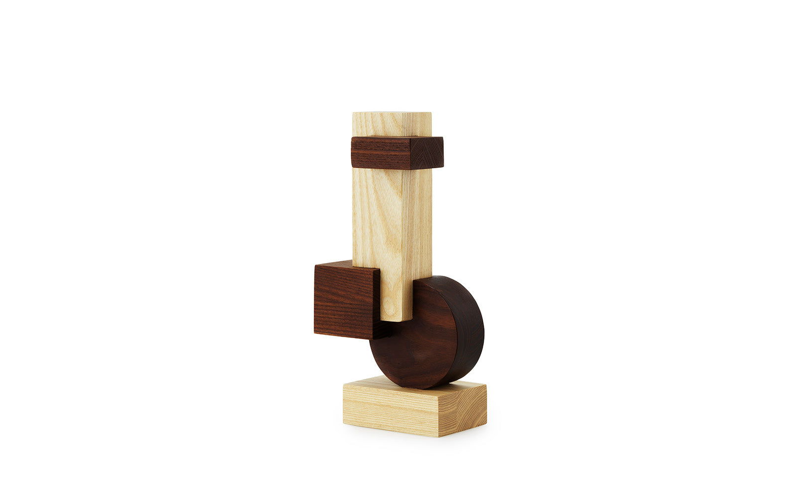 Entdecken Sie die Join Sculpture Medium von Normann Copenhagen – ein einzigartiges Holzkunstwerk, das modernes Design und handwerkliche Qualität vereint.
