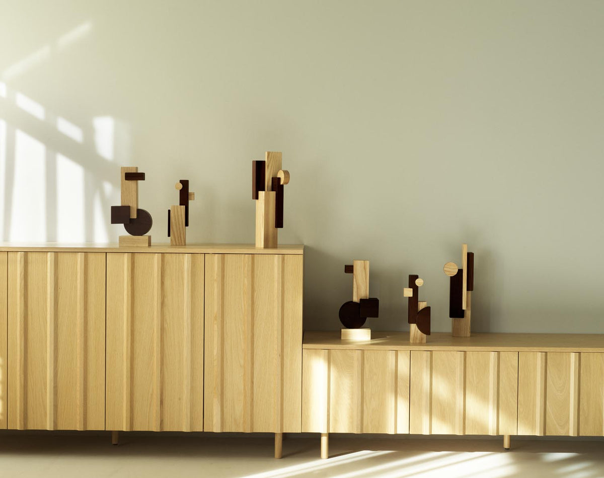 Join Sculpture Medium in Ash/Carbonized Ash präsentiert im Onlineshop von KAQTU Design AG. Kunstgegenstände ist von Normann Copenhagen