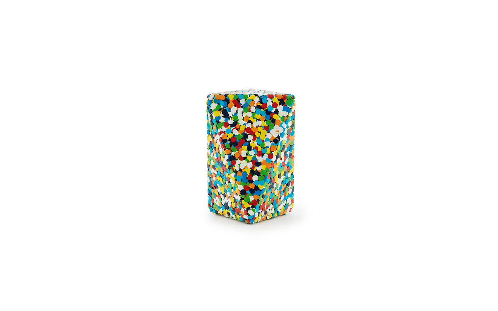 Erleben Sie den Delta Proust Beistelltisch von Normann Copenhagen – ein farbenfrohes, nachhaltiges Designstück, das jeden Raum aufwertet.