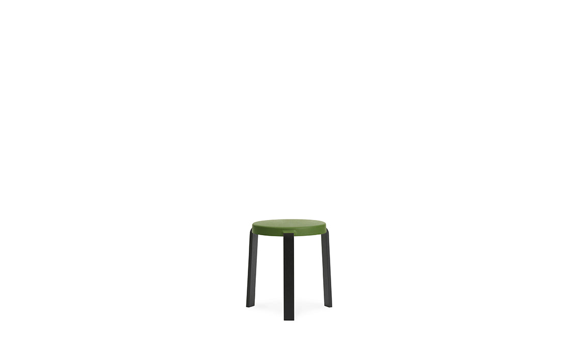 Tap Stuhl in Schwarz/ olive präsentiert im Onlineshop von KAQTU Design AG. Hocker ist von Normann Copenhagen
