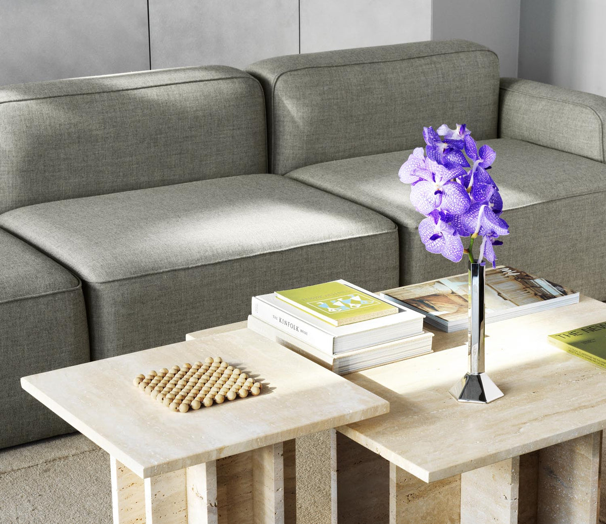 Hexa Vase in Metallic präsentiert im Onlineshop von KAQTU Design AG. Vase ist von Normann Copenhagen