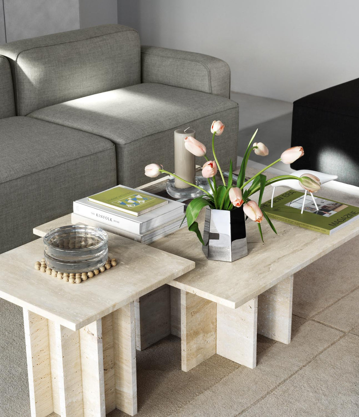 Hexa Vase in Metallic präsentiert im Onlineshop von KAQTU Design AG. Vase ist von Normann Copenhagen