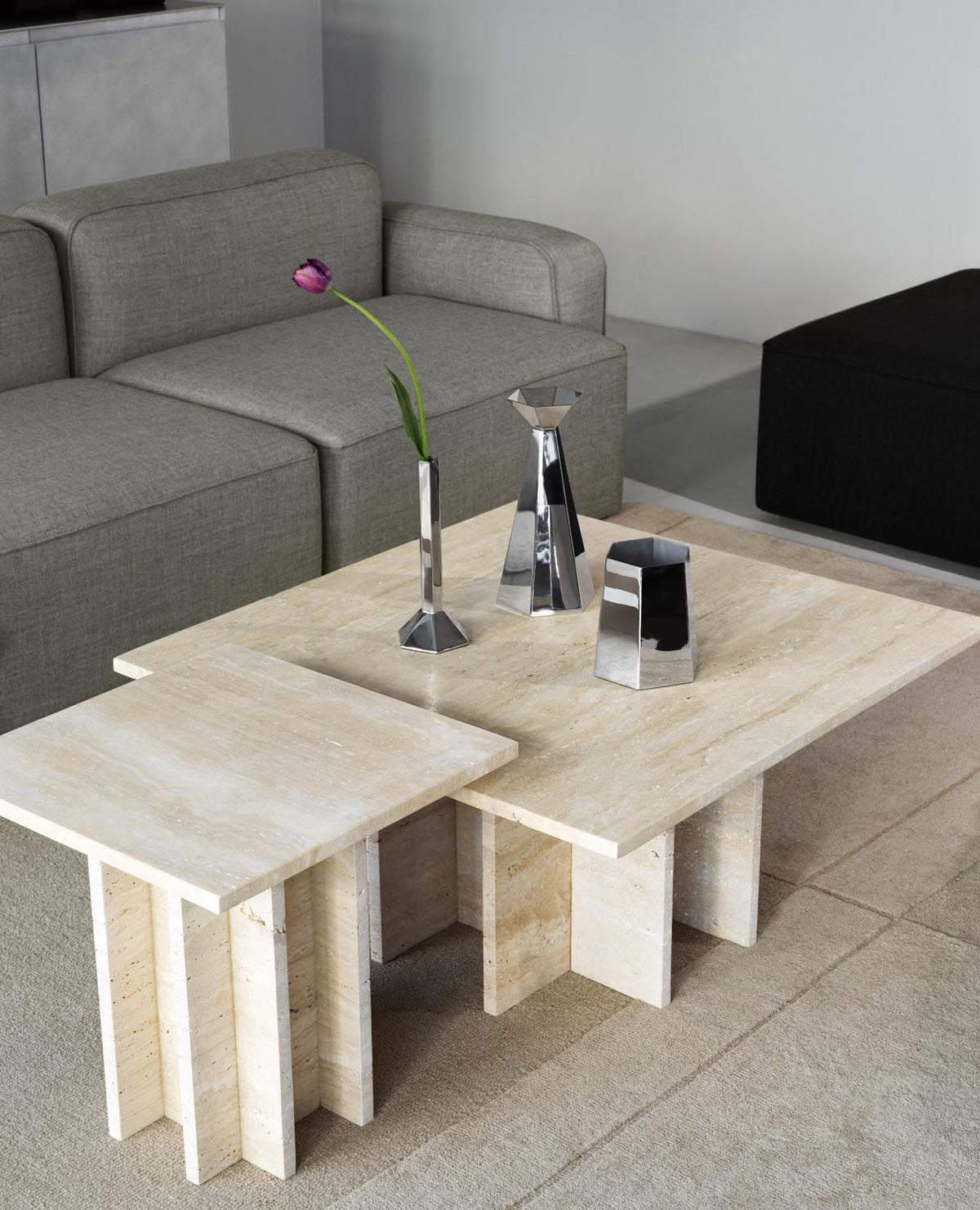 Hexa Vase in Metallic präsentiert im Onlineshop von KAQTU Design AG. Vase ist von Normann Copenhagen