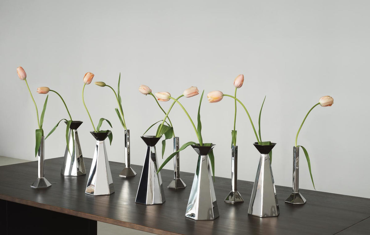 Hexa Vase in Metallic präsentiert im Onlineshop von KAQTU Design AG. Vase ist von Normann Copenhagen