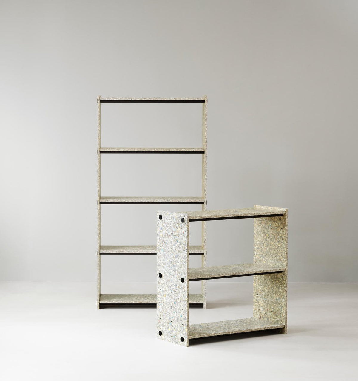 Pap Bücherregal in Multicolor präsentiert im Onlineshop von KAQTU Design AG. Standregal ist von Normann Copenhagen