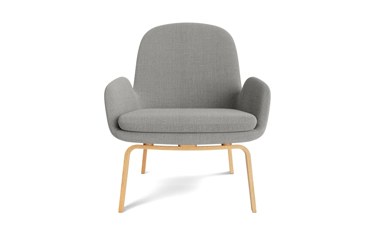 Era Lounge-Sessel niedrig Eiche Remix in Remix 133 präsentiert im Onlineshop von KAQTU Design AG. Sessel ist von Normann Copenhagen