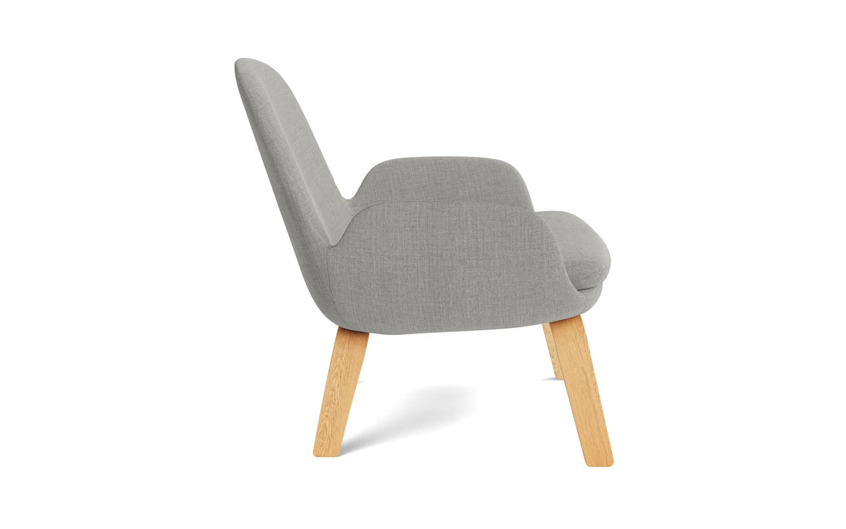 Era Lounge-Sessel niedrig Eiche Remix in Remix 133 präsentiert im Onlineshop von KAQTU Design AG. Sessel ist von Normann Copenhagen