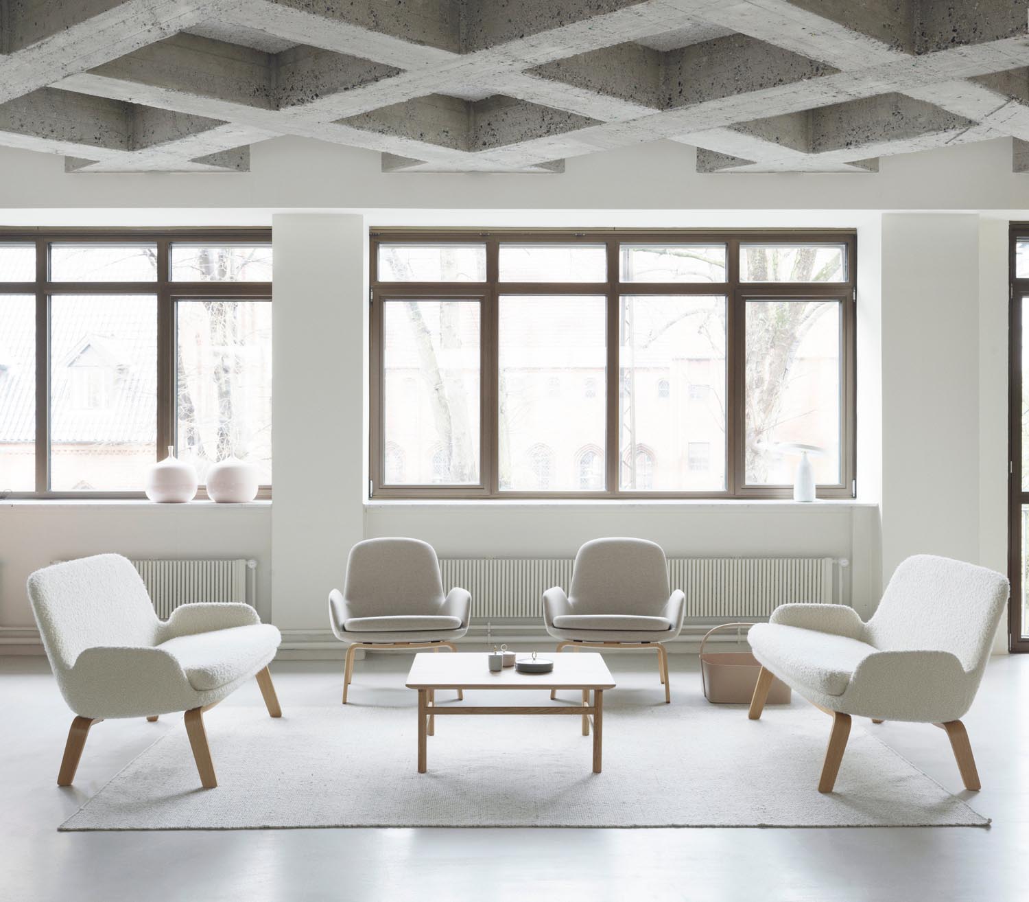 Era Lounge Sessel: Komfort und Stil in zeitlosem skandinavischem Design.
