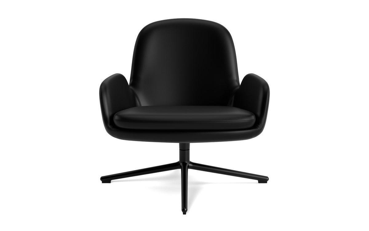 Era Lounge-Sessel niedrig mit Drehgestell schwarzes Aluminium Ultra Leder in Ultra Leder präsentiert im Onlineshop von KAQTU Design AG. Sessel ist von Normann Copenhagen