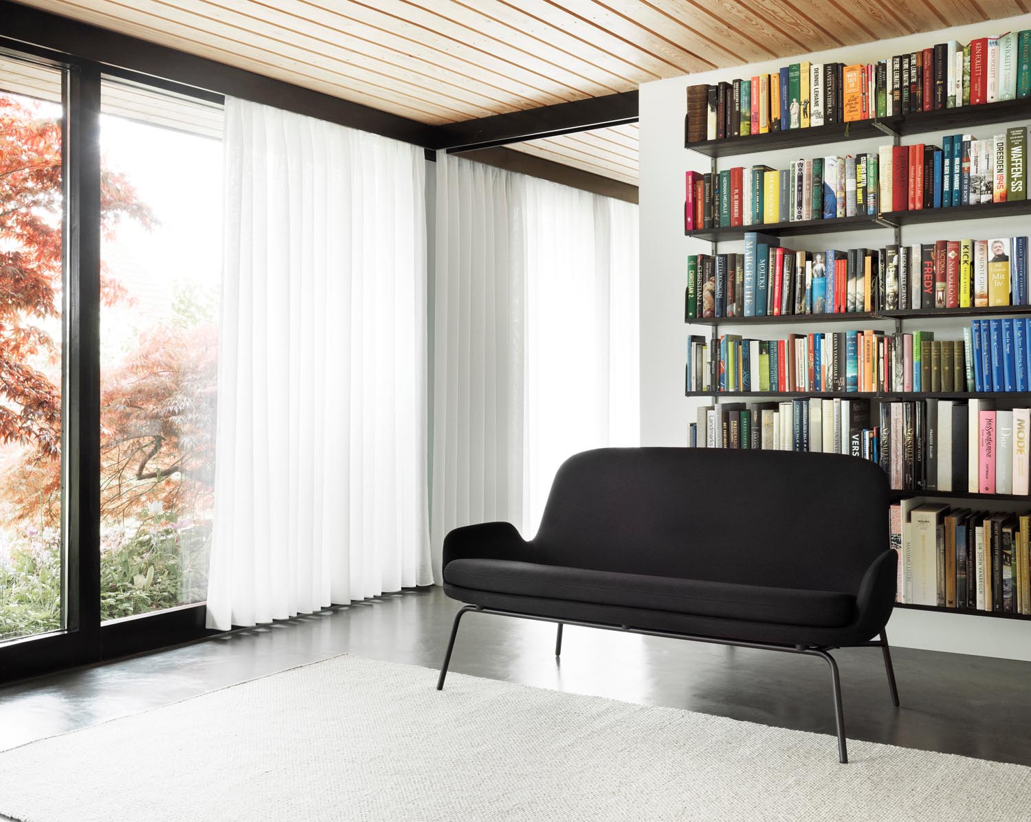 Era Sofa schwarzer Stahl Hallingdal in Hallingdal 110 präsentiert im Onlineshop von KAQTU Design AG. 2er Sofa ist von Normann Copenhagen