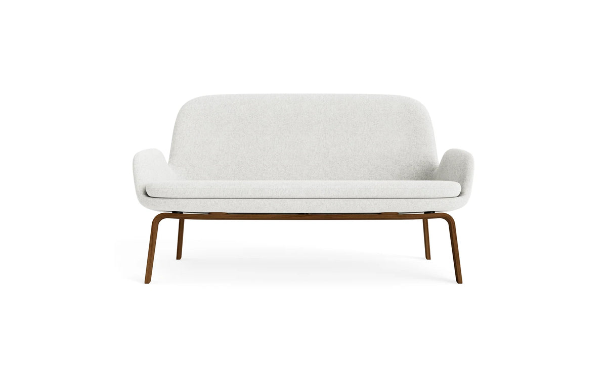 Era Sofa Walnuss Hallingdal in Hallingdal 110 präsentiert im Onlineshop von KAQTU Design AG. 2er Sofa ist von Normann Copenhagen