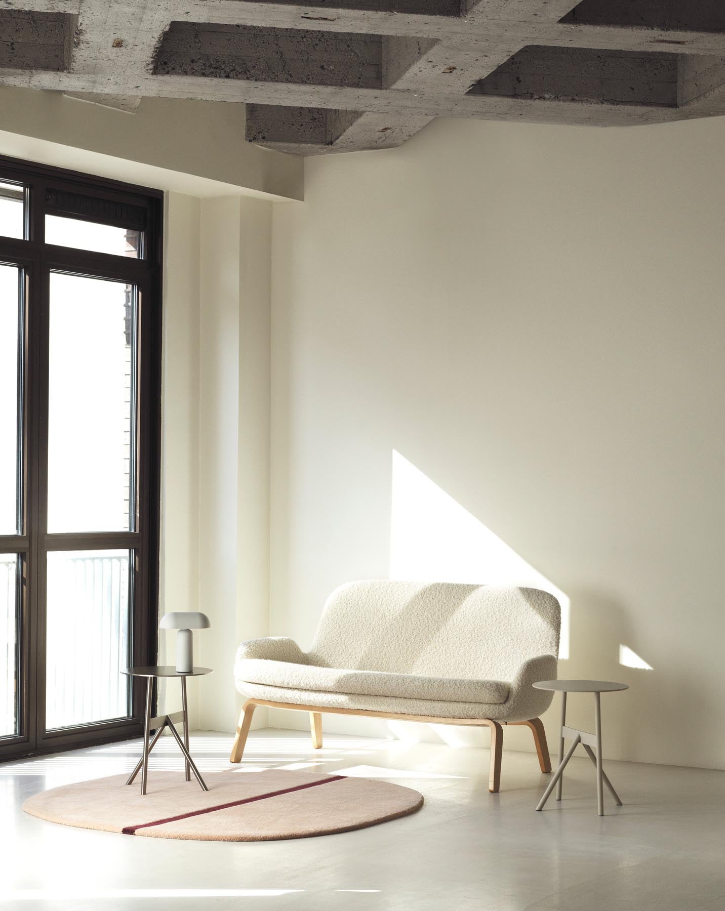 Era Sofa Walnuss Hallingdal in Hallingdal 110 präsentiert im Onlineshop von KAQTU Design AG. 2er Sofa ist von Normann Copenhagen