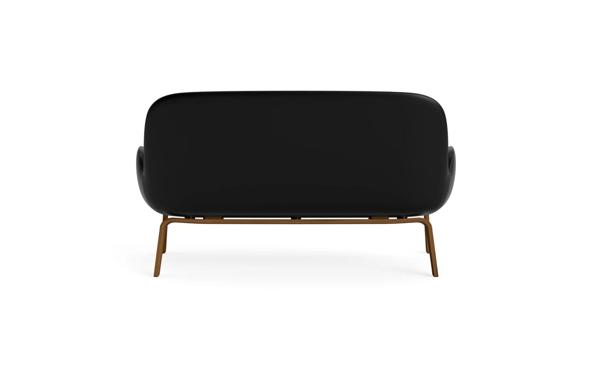 Era Sofa Walnuss Ultra in Ultra 41599 präsentiert im Onlineshop von KAQTU Design AG. 2er Sofa ist von Normann Copenhagen