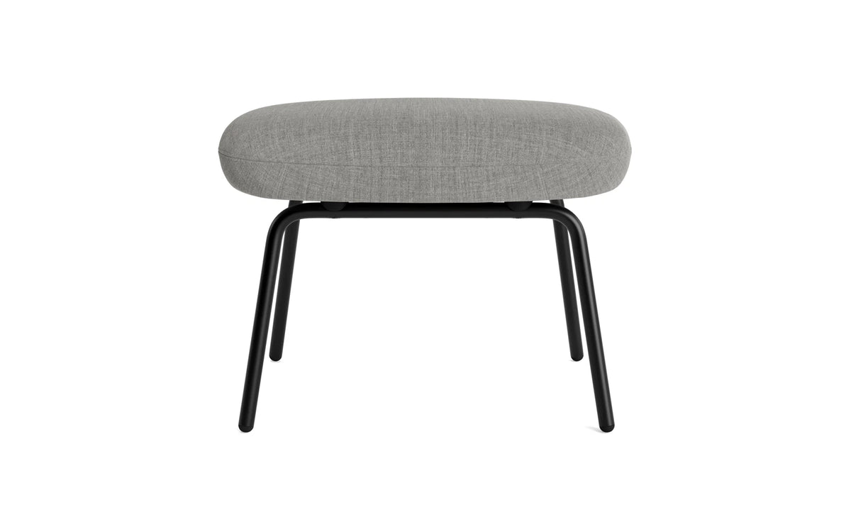Era Fusshocker schwarzer Stahl Remix in Remix 133 präsentiert im Onlineshop von KAQTU Design AG. Ottoman ist von Normann Copenhagen