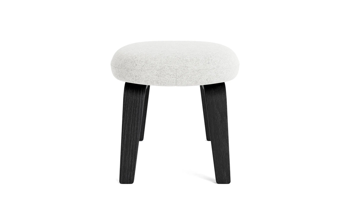 Era Fusshocker schwarze Eiche Hallingdal in Hallingdal 110 präsentiert im Onlineshop von KAQTU Design AG. Ottoman ist von Normann Copenhagen