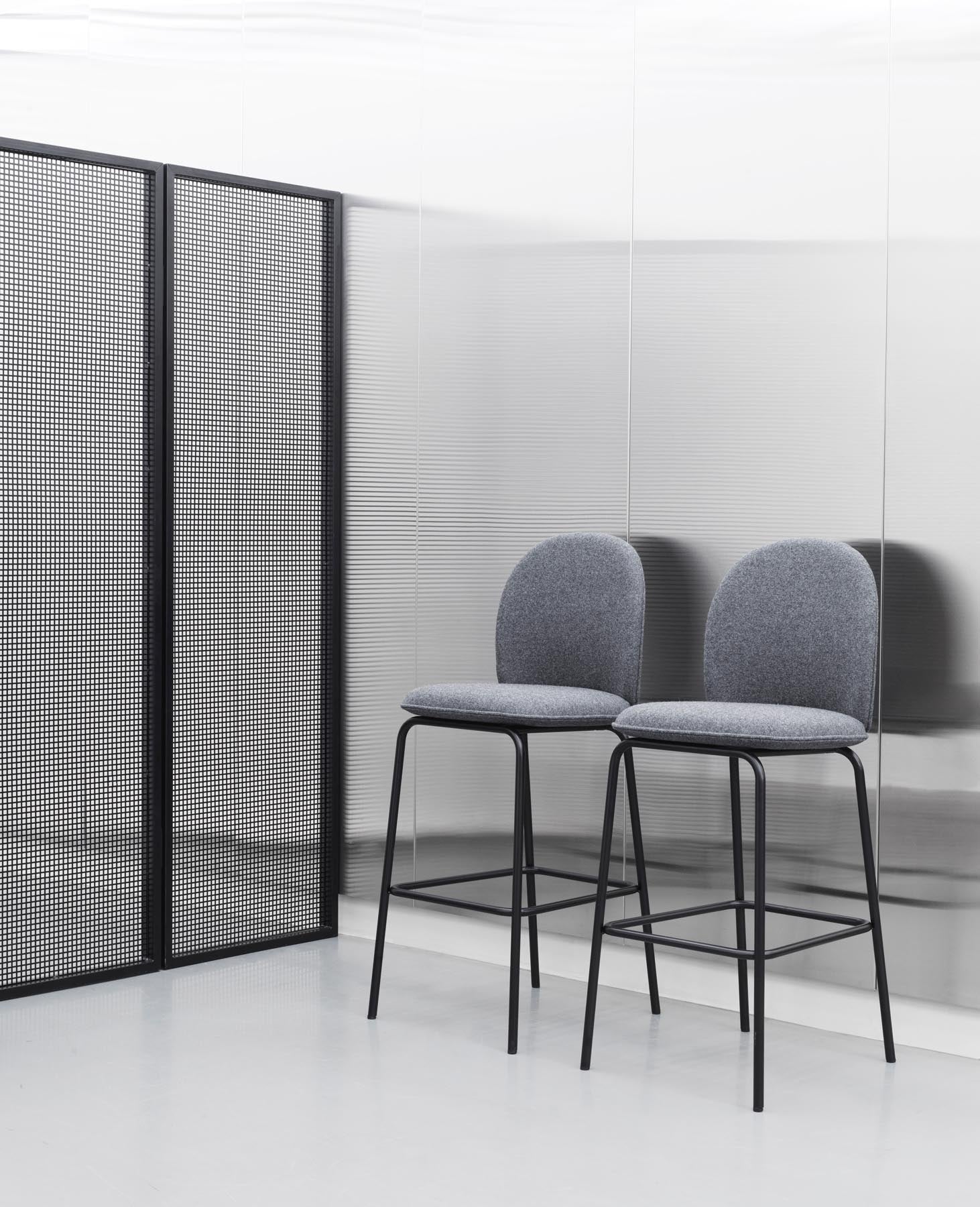 Entdecken Sie den Ace Barstuhl 75 cm gepolstert von Normann Copenhagen – stilvolles Design trifft auf höchsten Sitzkomfort und hochwertige Materialien.