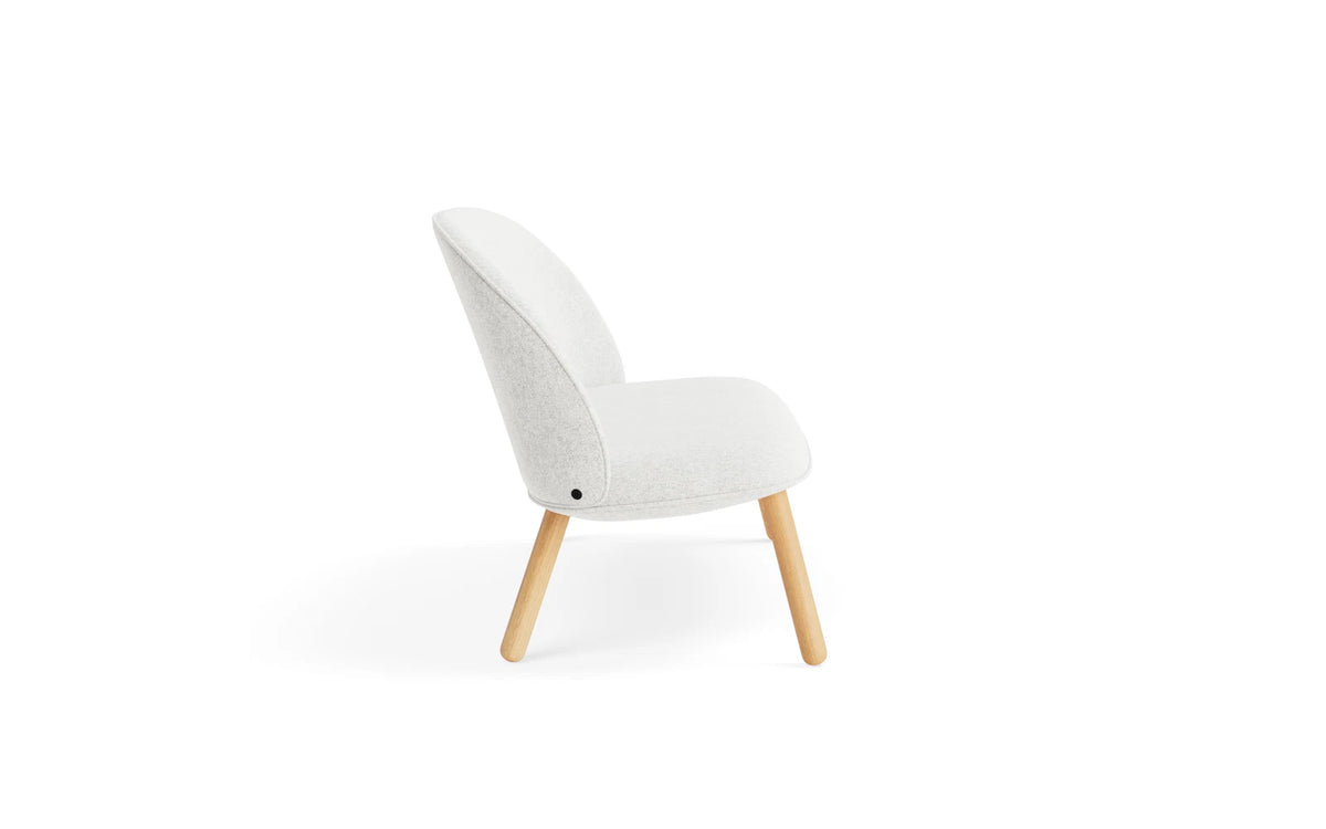 Ace Sofa Eiche Hallingdal in Hallingdal 110 präsentiert im Onlineshop von KAQTU Design AG. 2er Sofa ist von Normann Copenhagen