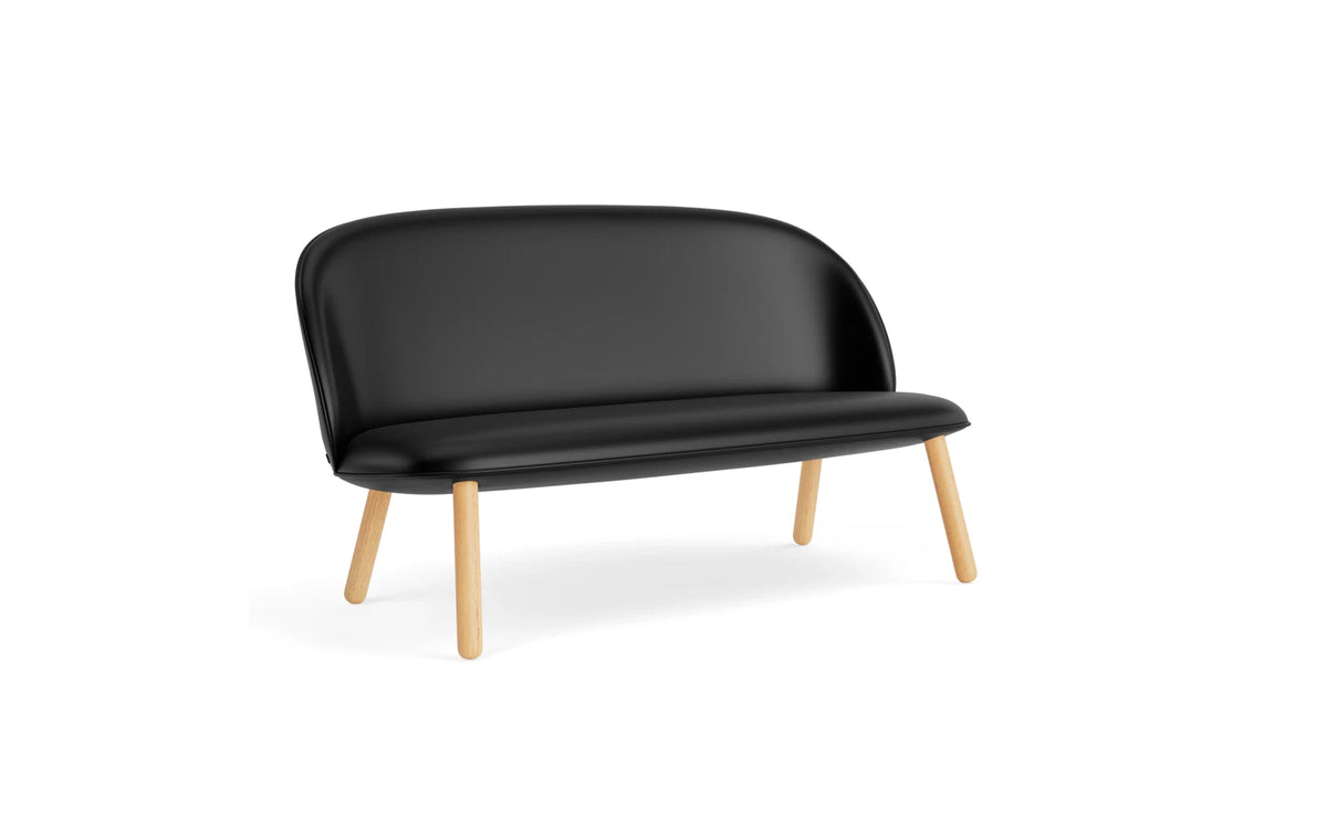 Ace Sofa Eiche Ultra in Ultra 41599 präsentiert im Onlineshop von KAQTU Design AG. 2er Sofa ist von Normann Copenhagen