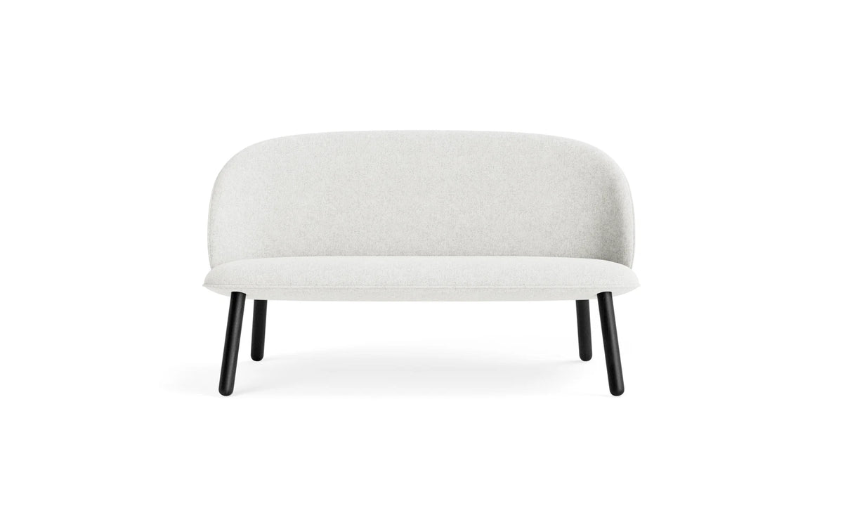 Ace Sofa schwarze Eiche Hallingdal in Hallingdal 110 präsentiert im Onlineshop von KAQTU Design AG. 2er Sofa ist von Normann Copenhagen