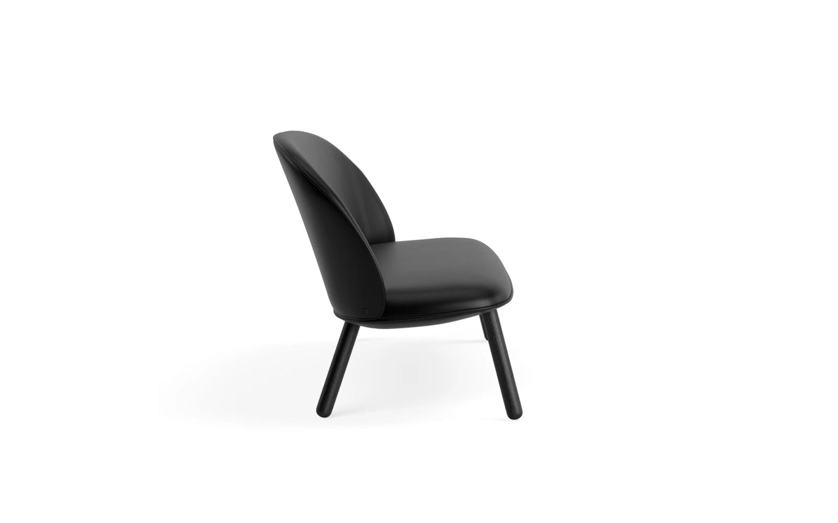 Ace Sofa schwarze Eiche Ultra in Ultra 41599 präsentiert im Onlineshop von KAQTU Design AG. 2er Sofa ist von Normann Copenhagen