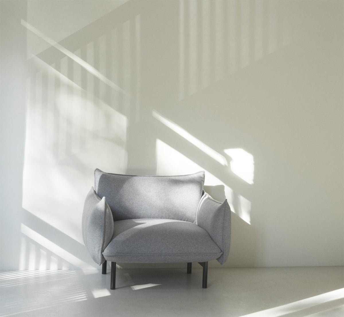 Ark Sessel in Canvas 134 präsentiert im Onlineshop von KAQTU Design AG. Sessel mit Armlehnen ist von Normann Copenhagen