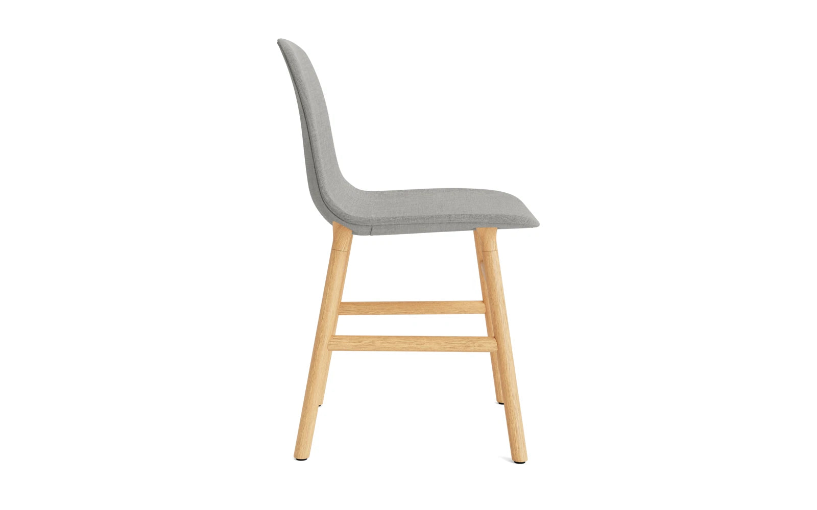 Der Form Stuhl von Normann Copenhagen vereint Funktion, Ästhetik und schlichtes Design. Handgefertigt mit Holz- oder Stahlrahmen und gepolstertem Sitz. Wähle aus über 40.000 Optionen deinen Traumstuhl.