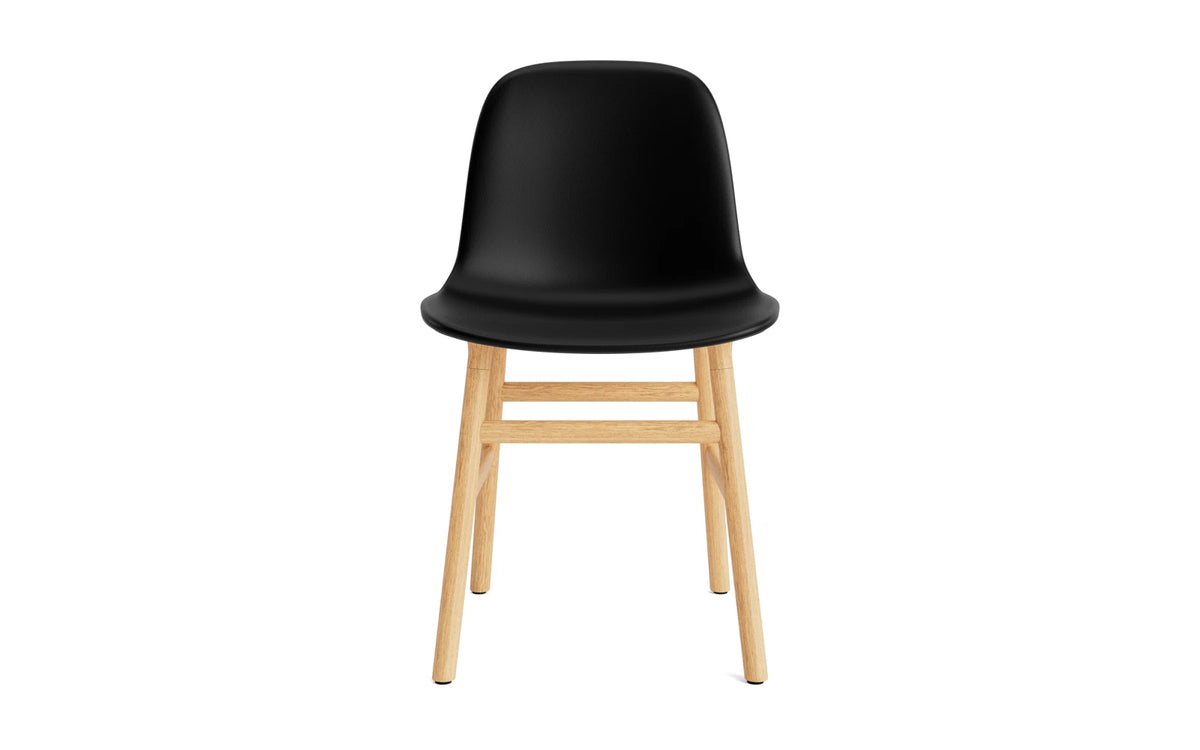 Form Stuhl gepolstert Eiche Ultra Leder in Ultra 41599 präsentiert im Onlineshop von KAQTU Design AG. Schalenstuhl ist von Normann Copenhagen