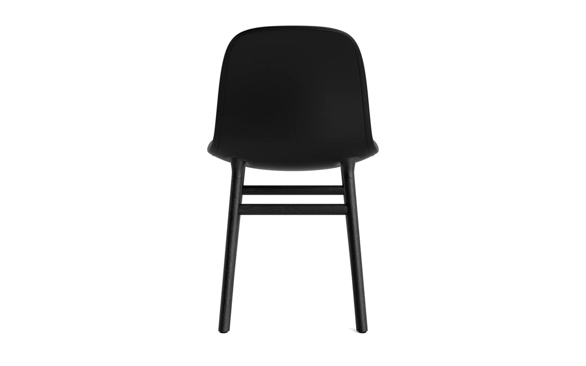 Form Stuhl gepolstert Schwarze Eiche Ultra in Ultra 41599 präsentiert im Onlineshop von KAQTU Design AG. Stuhl ist von Normann Copenhagen