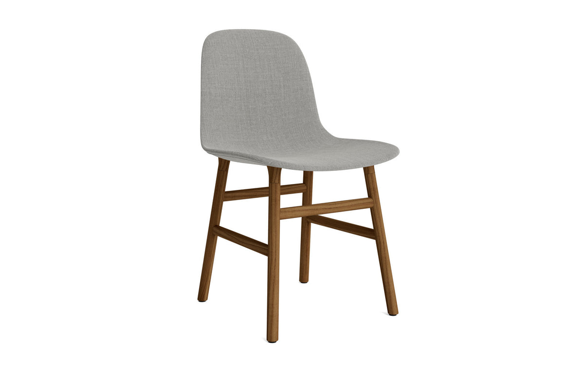 Form Stuhl gepolstert Walnuss Remix in Remix 133 präsentiert im Onlineshop von KAQTU Design AG. Stuhl ist von Normann Copenhagen
