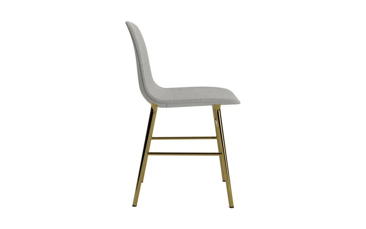 Form Stuhl gepolstert Messing Remix in Remix 133 präsentiert im Onlineshop von KAQTU Design AG. Stuhl ist von Normann Copenhagen